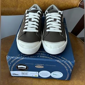 Dr. Scholl's Women's Time Off Platform Sneaker - Green/Olive 6M (discoloration!)